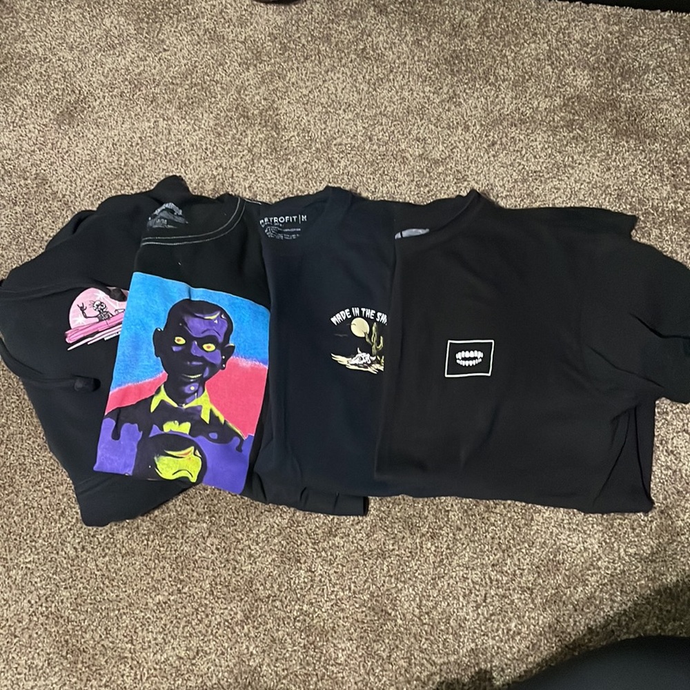 Sweater & t-shirt bundle